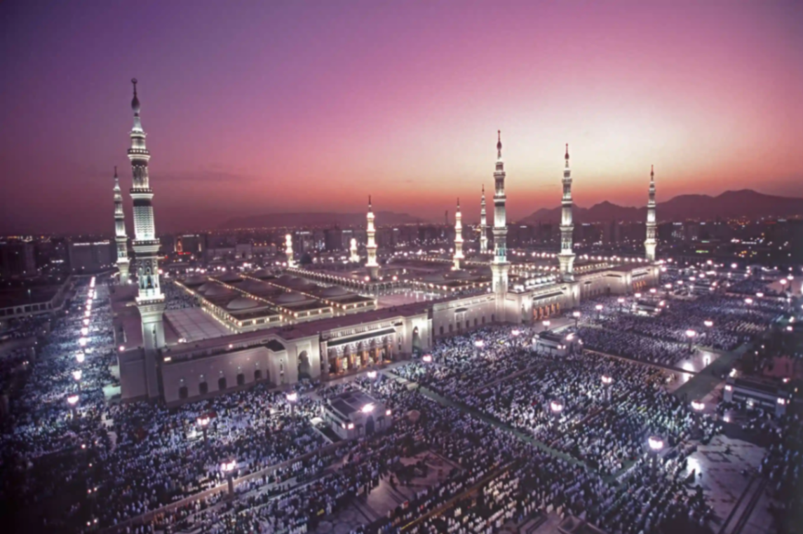 La mosquée du Prophète à Médine au coucher du soleil